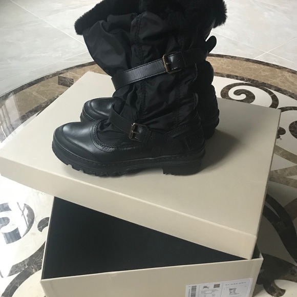 Burberry boots - Picture 3 of 3